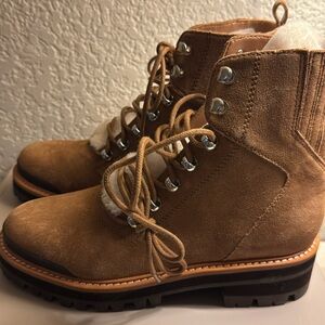 Marc Fisher LTD
Lug Sole Women’s Boot Size 7